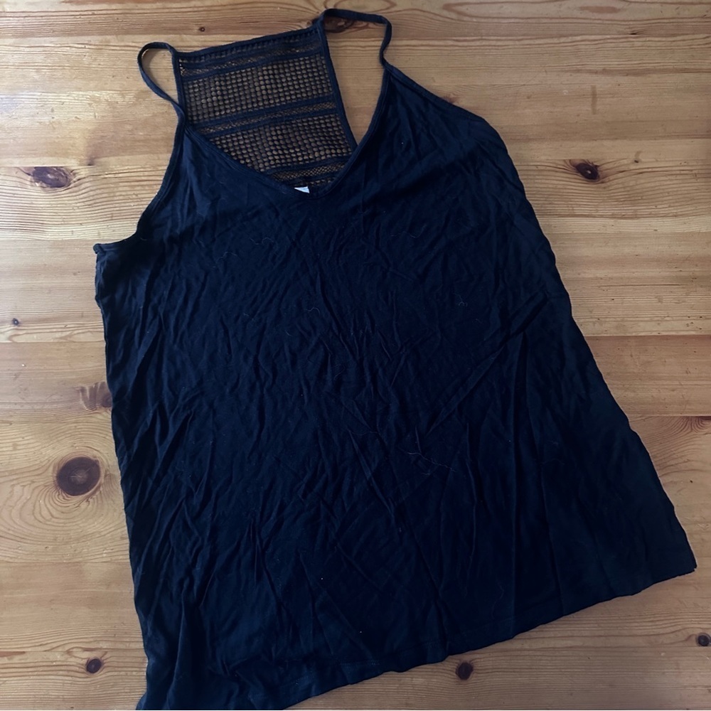 Old Navy black tank top
Women M
crochet back oversized